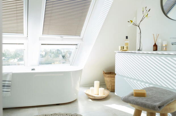 Soluzione di illuminazione Velux Quartet davanti alla vasca da bagno | Rivista VELUX