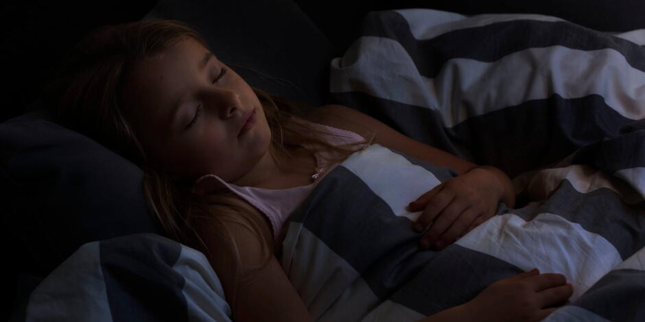 Changement d'heure - enfant qui dort | Magazine VELUX